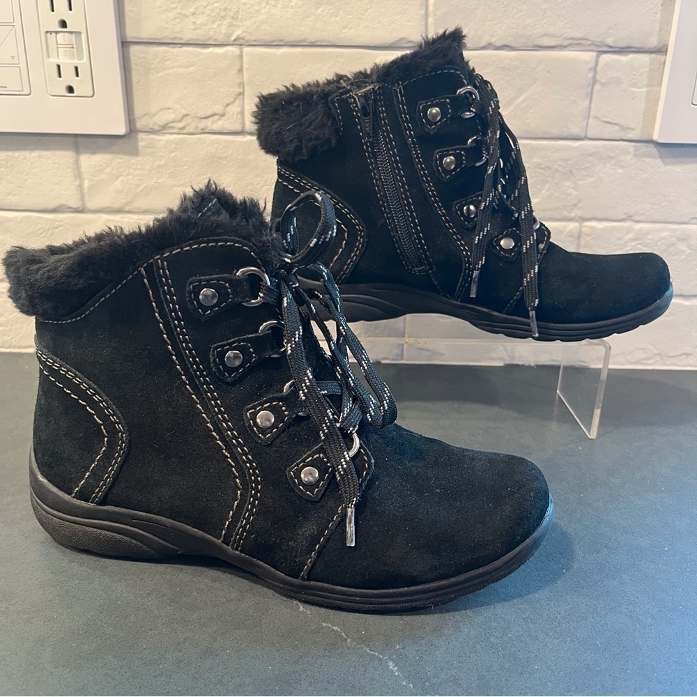 Earth Origins sz 8 Crowley black suede lace-up winter boots